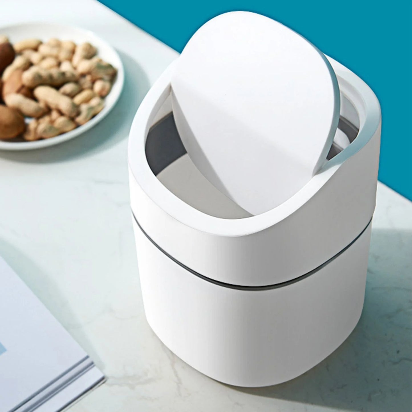 LunaLulinlk White 0.5 Gallon (2 Liter) Twist-On Lid Mini Trash Can for Bedroom Dresser