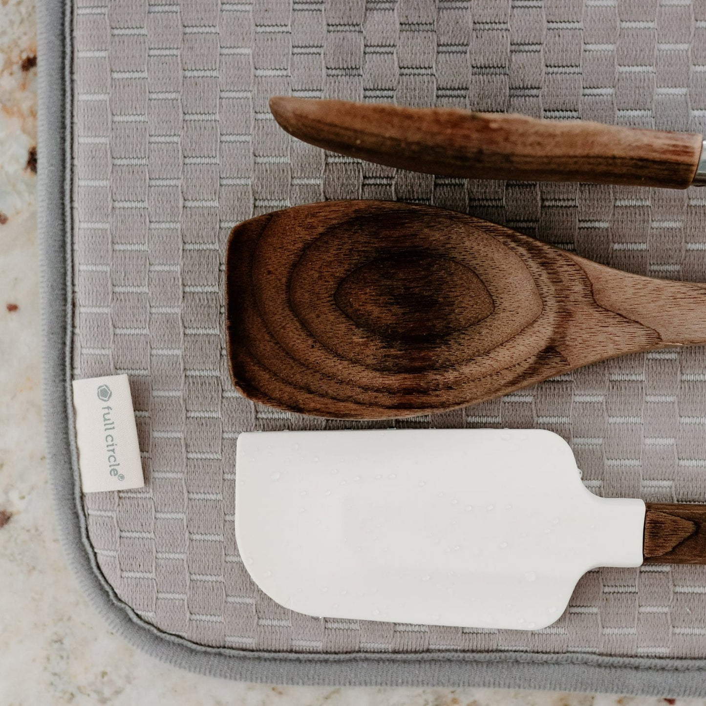 LunaLulinlk Supermatural Recycled Plastic & Charcoal Foam Odor Absorbing Dish Drying Mat - Gray