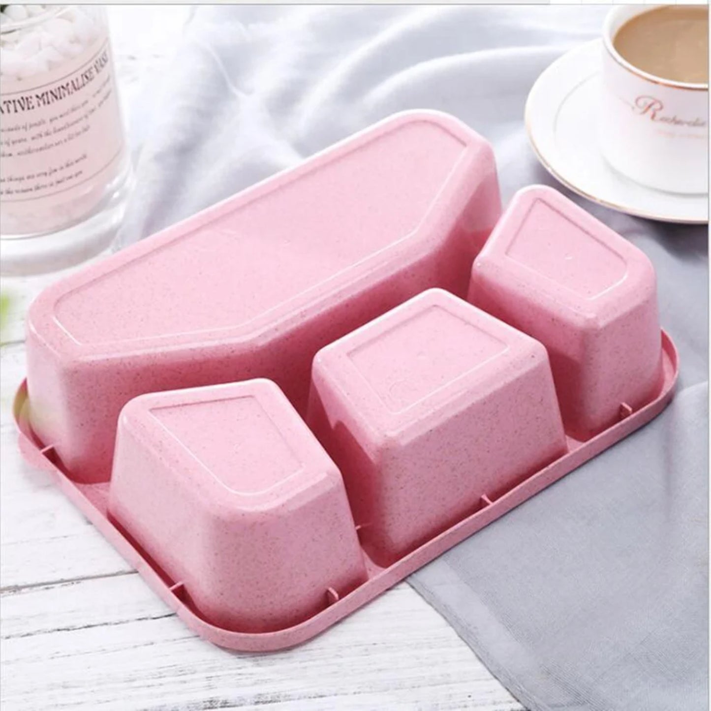 LunaLulinlk Reusable 4-Compartment Plastic Divider Food Storage Container, Lunch Box, Green