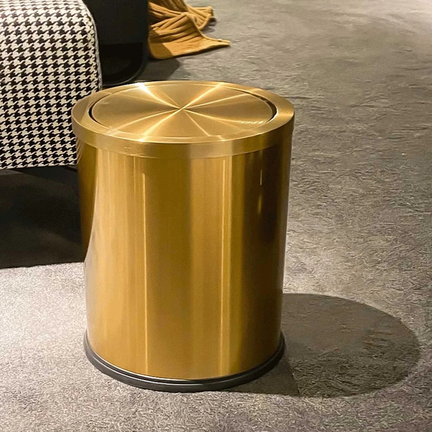 LunaLulinlk Small Trash can with Flipping lid, Stainless Steel , 2.6gallon,Garbage cans Metallic Gold