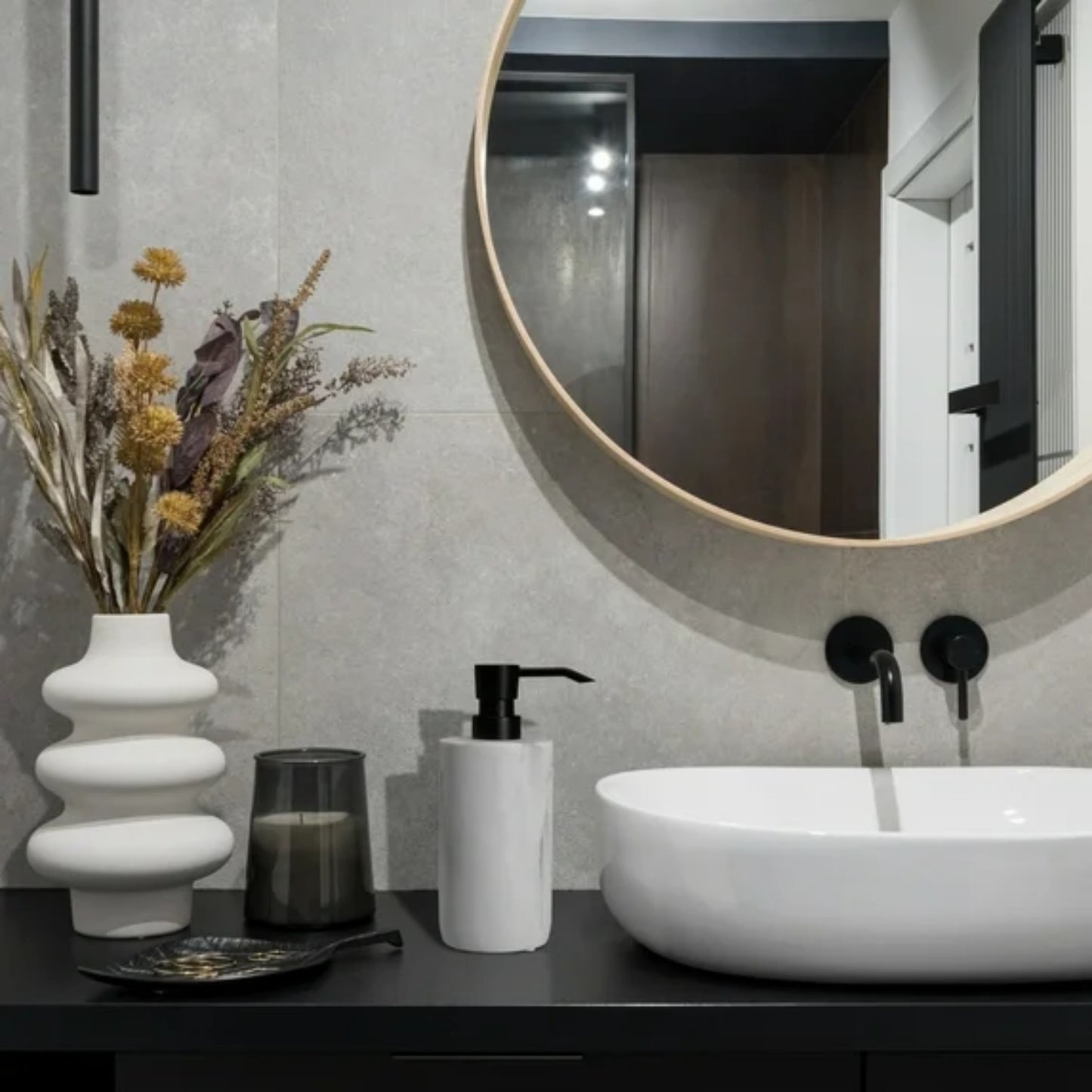 LunaLulinlk White Marble Soap Dispenser with Black Pump, Refillable Liquid Soap Dispenser 16 Oz. Capacity.