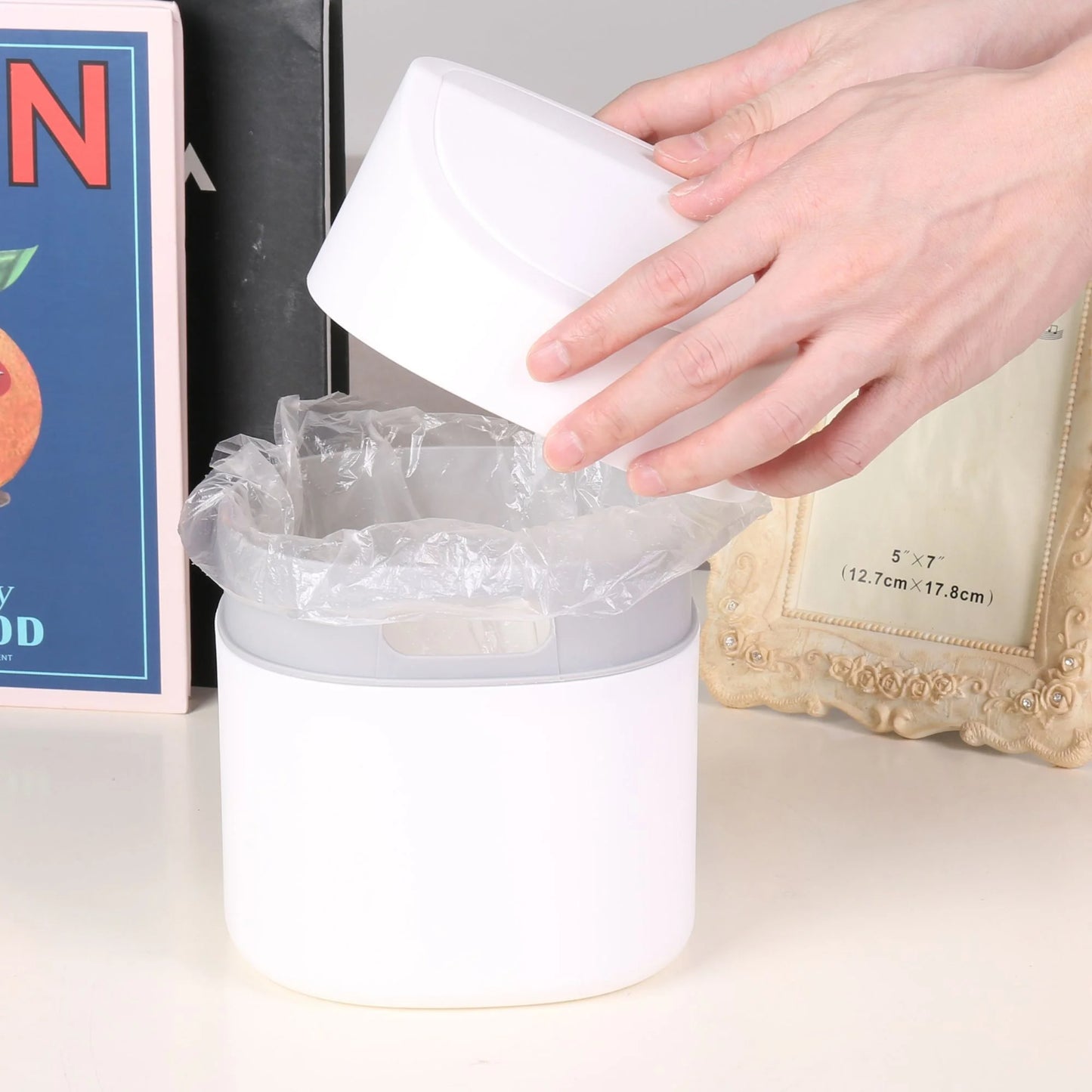 LunaLulinlk White 0.5 Gallon (2 Liter) Twist-On Lid Mini Trash Can for Bedroom Dresser