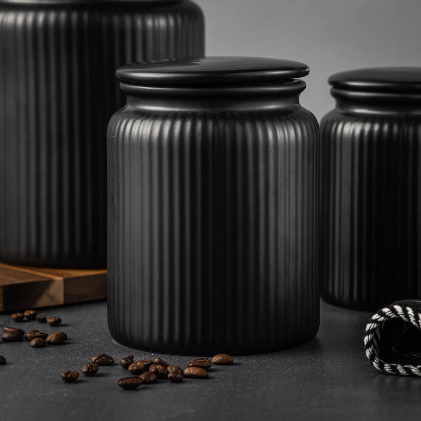 LunaLulinlk Set of Two Medium (815 ml) Ceramic Ribbed Kitchen Storage Jars, Black