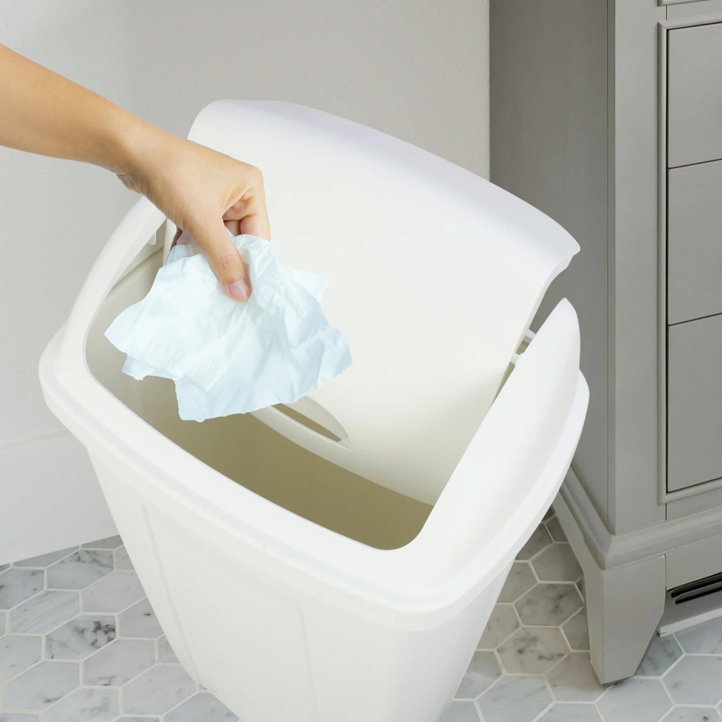 LunaLulinlk White 13 Gallon Kitchen Trash Can, Plastic Swivel Top Trash Can