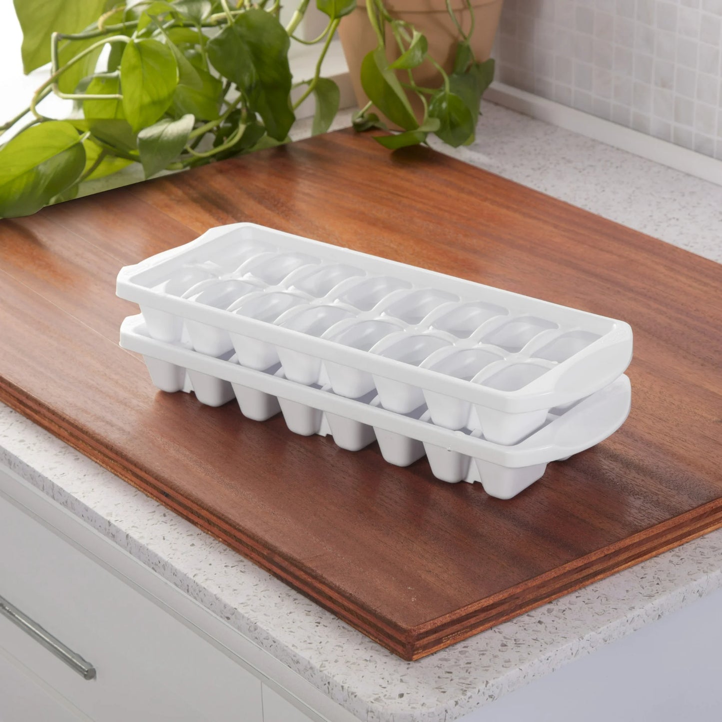 LunaLulinlk White stackable ice trays, set of 8, 16 ice trays per tray, BPA free