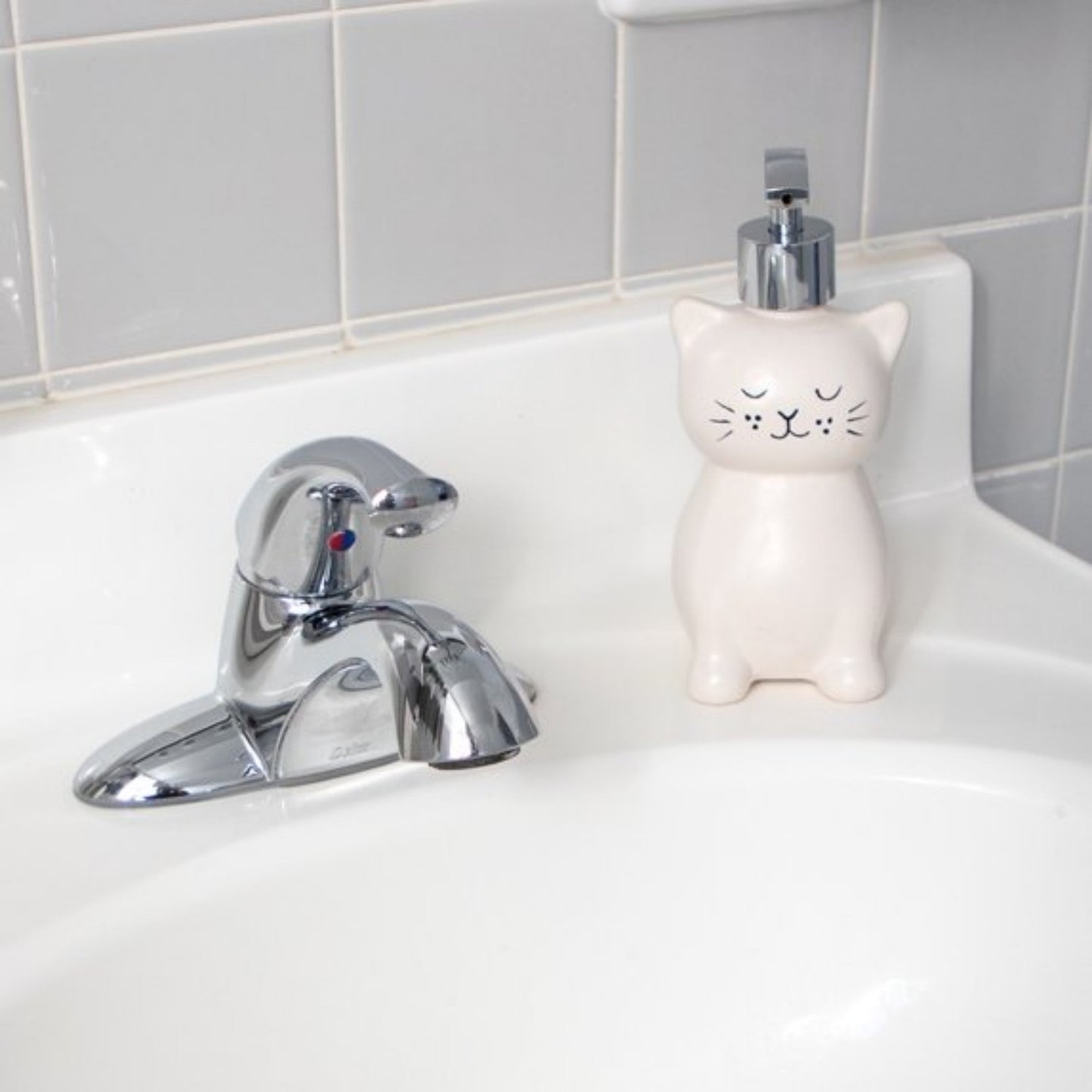 LunaLulinlk White Ceramic Cat Liquid Soap Pump/Lotion Dispenser