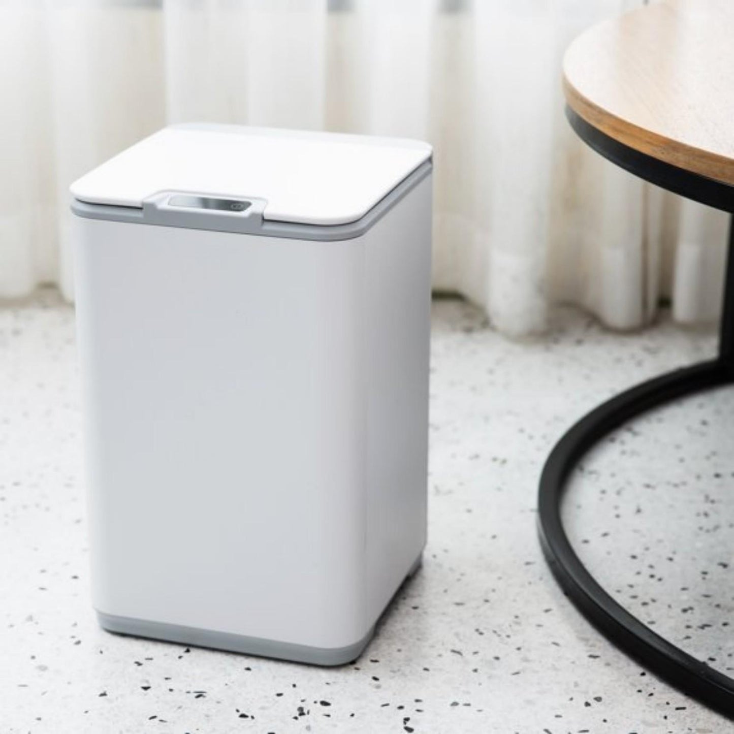 LunaLulinlk Touch-Free Trash Can, 2.6 Gal, Adult, Solid Print, Soft Close, Bathroom, Plastic, 1 Count